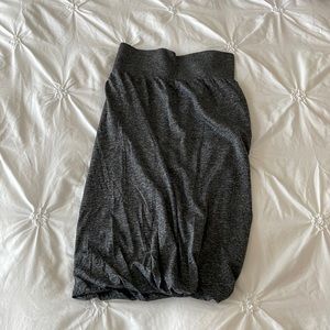 Lululemon skirt grey, never worn